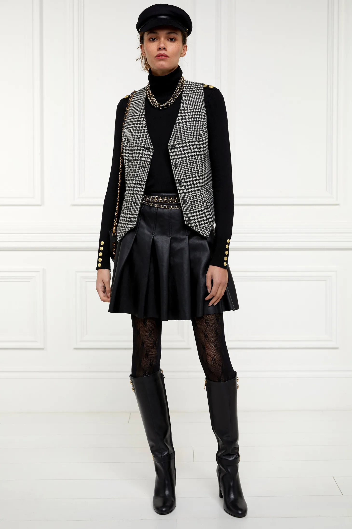 Faux Leather Pleated Mini Skirt (Black)