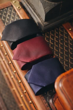 HC Unisex Tie (Burgundy)