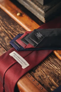HC Unisex Tie (Burgundy)