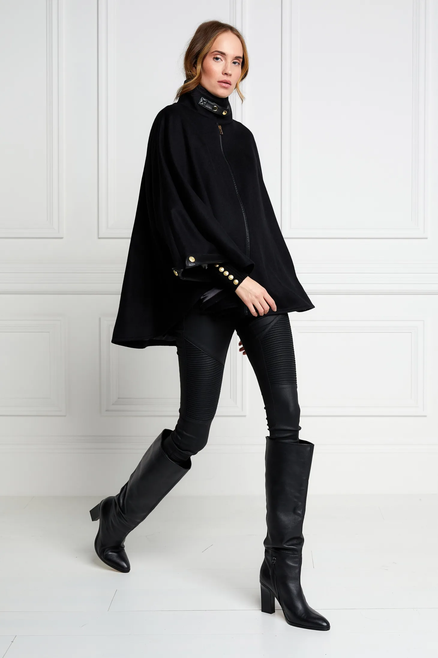 The Classic Cape (Black)