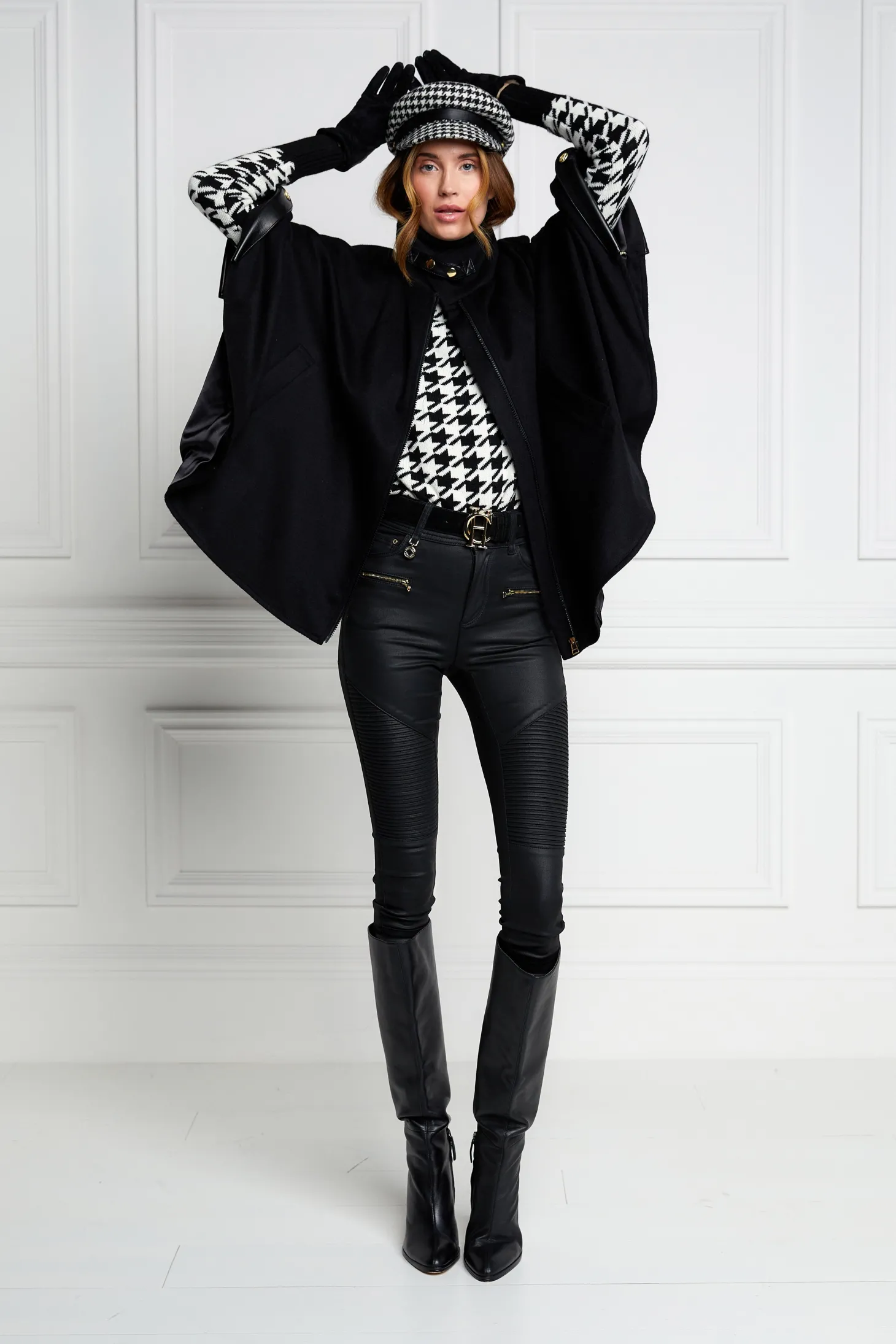 The Classic Cape (Black)