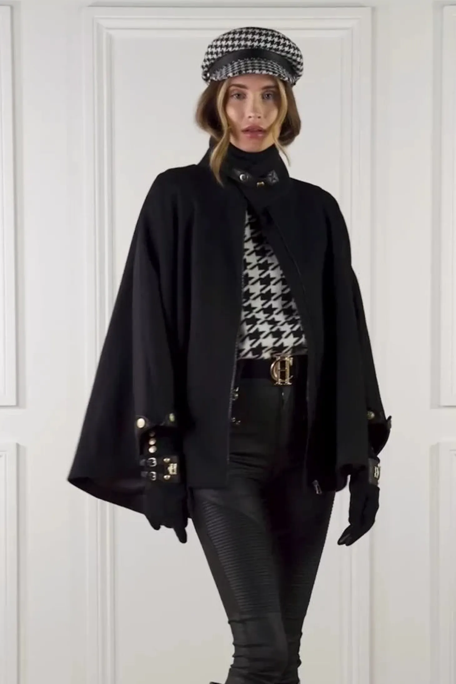 The Classic Cape (Black)