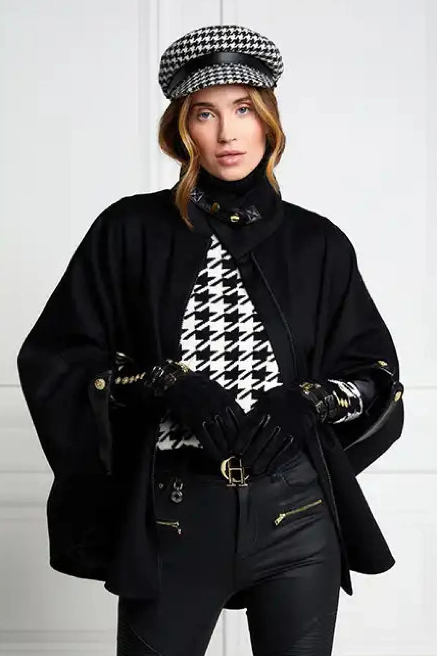 The Classic Cape (Black)