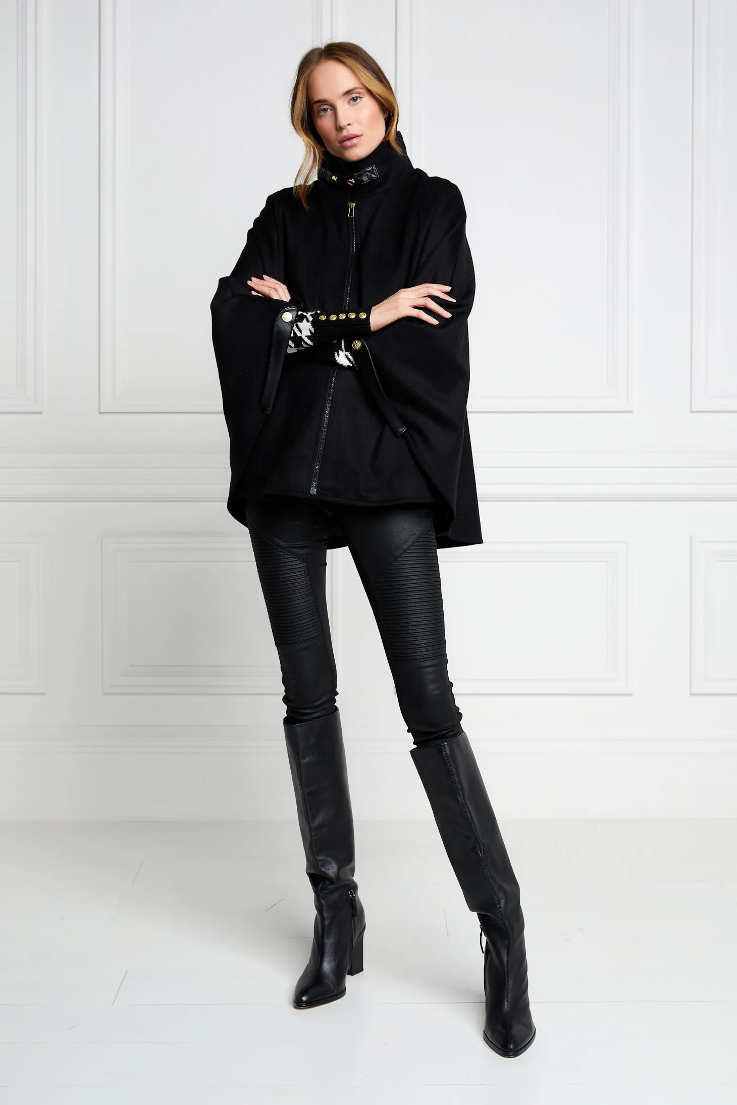The Classic Cape (Black)